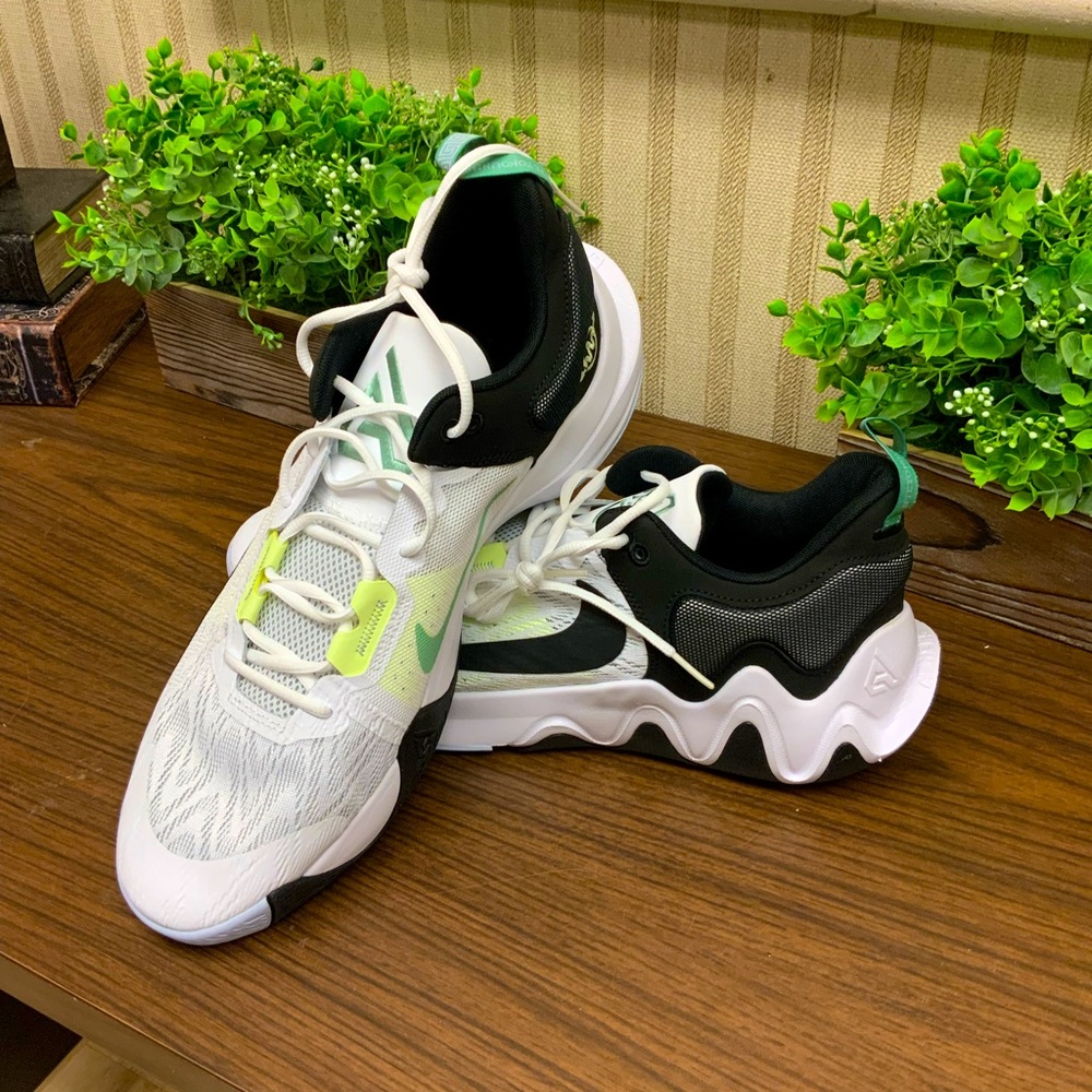 Nike Immortality 2 Basketball Shoes New without box